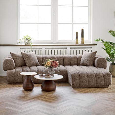 Ingrid canapé côté droit incluant 3 coussins décoratifs bruns. (1/5)