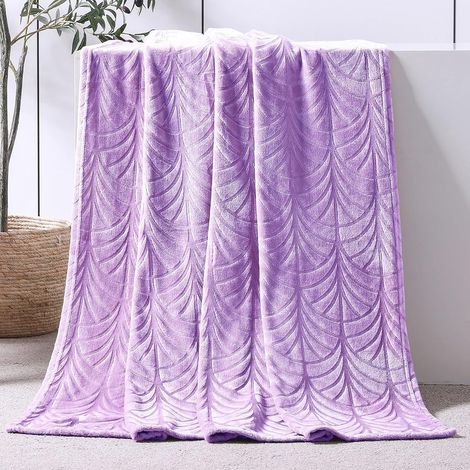 Couverture en flanelle douce, chaude et confortable pour le canapé ou le lit, idéale en toute saison, cadeau pour la famille, jeté de sieste - couverture ultra douce, 150 x 200 cm, 900 g, lilas clair (1/5)