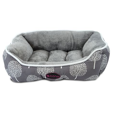 Cama cuadrada para perros y gatos Winter trees mediana 62 x 53 x (alt)24 cm.
