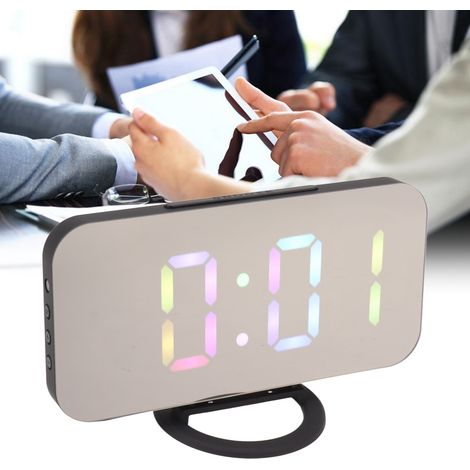 Reloj despertador digital LED con pantalla espejada – Gran pantalla RGB con 6 niveles de brillo, dos puertos USB – Esfera de cristal acrílico – ABS negro (1/5)