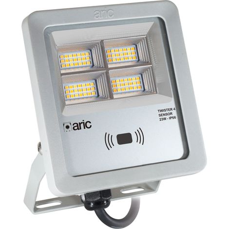 Aric – Projecteur à détecteur de mouvement 23W – 3340 lumens à 4000K – IP66 – Angle de faisceau 90° – Télécommande incluse