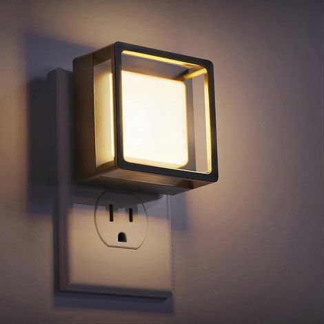 Veilleuse murale avec détecteur crépusculaire, intensité réglable, idéale pour salle de bain, couloir, chambre, chambre d'enfant ou escalier. Lumière blanche douce 3000K. (1/5)