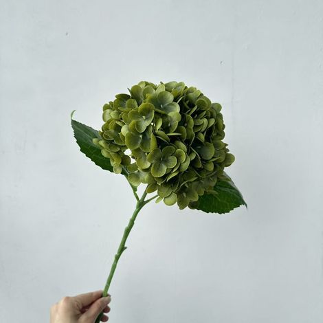 3 boules florales artificielles 3D en tissu vert foncé – Décoration hôtelière, mariage et événements élégants – Accessoire floral réaliste sans entretien