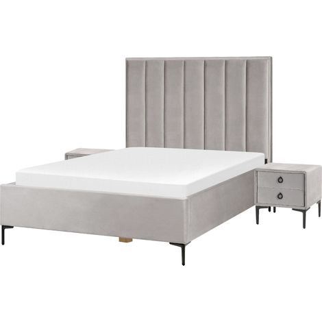 Ensemble de Chambre à Coucher Lit Double 140 x 200 cm avec Coffre et 2 Tables de Chevet Assorties en Velours Gris Clair Moderne et Glamour Beliani (1/5)