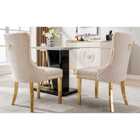 Chaise de salle à manger (Chaise de cuisine ou de salon avec détail unique en forme de heurtoir sur le dossier, Lot de 2) — Chaise rembourrée avec finition cloutée, pieds en acier inoxydable plaqué or