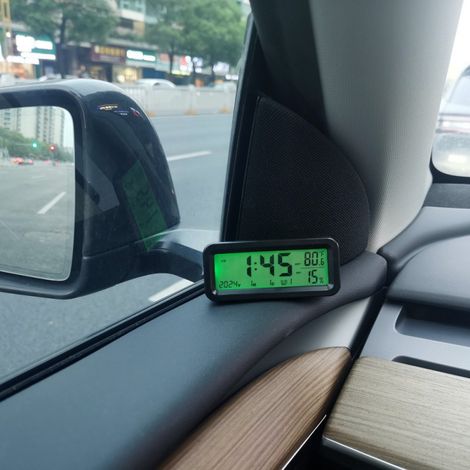 Thermomètre Électronique Solaire pour Voiture – Rétroéclairage Automatique, Mini Hygromètre – Type-C, Pour Tableau de Bord (1/3)