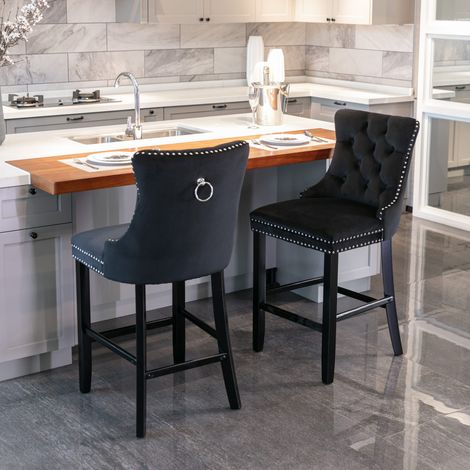 Set di 2 sgabelli da bar - 60x50x103 cm - gambe in legno e finiture con borchie cromate - stile casual - in velluto - nero