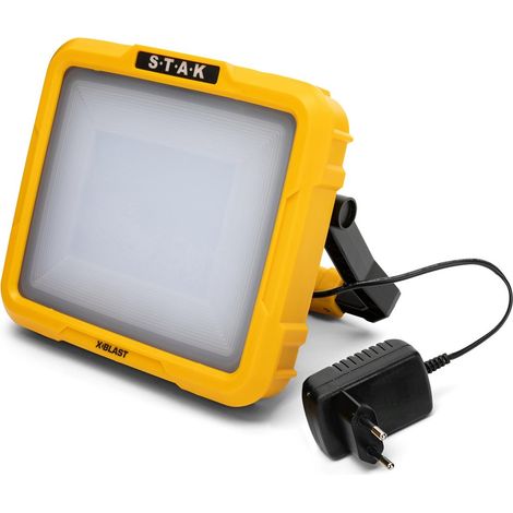 Projecteur LED rechargeable STAK 2400 lm 30W avec technologie X-BLAST (1/4)