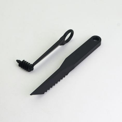 Gezacktes Obstmesser, schwarz mit zwei V-förmigen Klingen, dekoratives Messer für Obst und Gemüse mit gezacktem Muster, Schneidwerkzeug. (1/5)