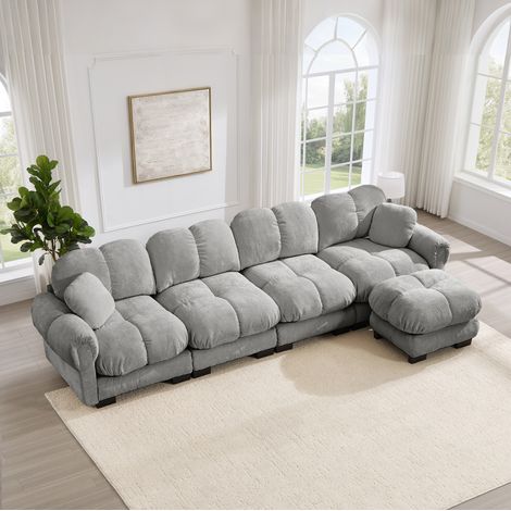 Canapé d'angle 4 places en tissu gris clair, modulaire avec ottomane mobile, coussins matelassés et accoudoirs courbés, 330 x 149 x 90 cm – de FLORAGRACE (1/5)