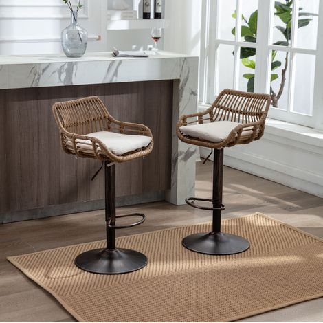 Lot de 2 tabourets de bar 49x48x89-109 cm beige en lin avec dossier en rotin, pivotants 360° et réglables (1/5)