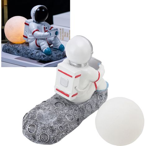 Veilleuse LED décorative en résine représentant un astronaute dos à la lune, avec un astronaute tourné vers la lune. (1/5)