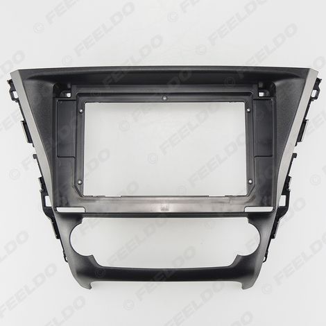 Compatible with the modified front fascia and 10-inch Android navigation screen of the Toyota Avensis Touring Sports (2015-2018).