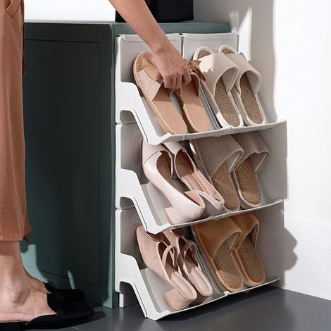 Étagère à chaussures empilable et combinée, gain de place, en plastique multicouche, grise et blanche. (1/5)