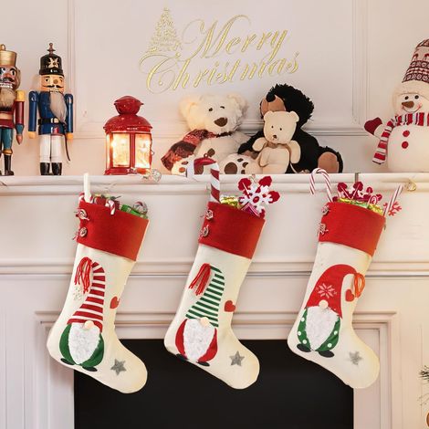 Ensemble de 3 chaussettes de Noël JeiibrZui - Chaussettes Père Noël de 45 cm - Design 3D en jute et lin - Décoration à suspendre pour sapin et cheminée - Rouge et naturel (1/5)