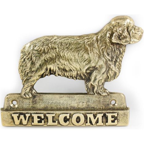 Clumber Spaniel - un cartello sulla porta con un cane, una targa di benvenuto in ottone, un cartello unico con la scritta Welcome di Art-Dog (1/4)