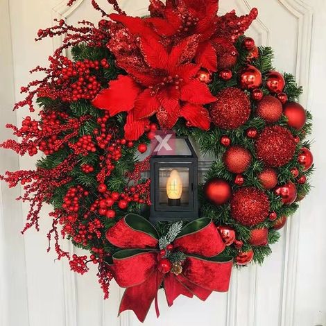 Couronne de Noël Artificielle pour Porte D'entrée – Décorée avec Lanterne, Boules, Baies et Nœuds, Décoration de Noël Intérieure ou Extérieure, Porte de Maison, Fenêtre, Vacances, Festival (1/4)