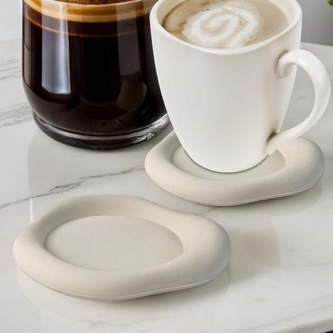 2 posavasos de cerámica blanca, forma única con borde elevado, resistentes al agua y duraderos, para vasos, tazas y decoración de mesa. (1/4)