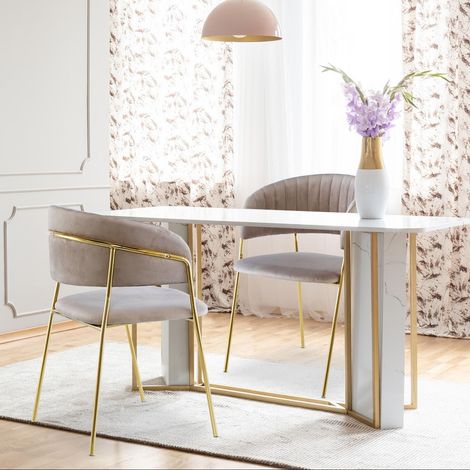 Cotecosy – Lot de 4 chaises Tabata en velours taupe – Structure en métal doré – Dossier arrondi pour confort – Dimensions L53,5 x P52,2 x H79 cm (1/6)
