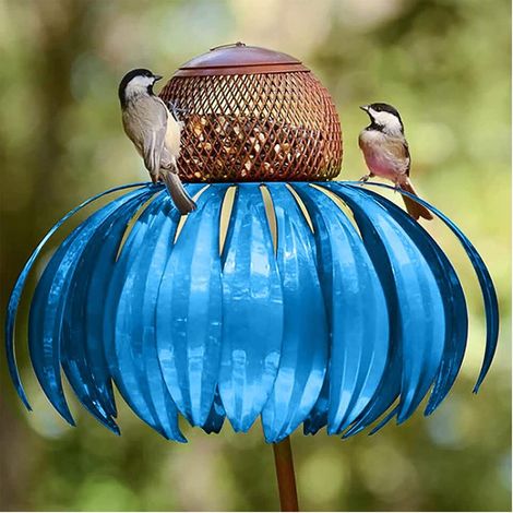 Mangeoire à oiseaux en métal avec tuteurs à fleurs et plateau à graines pour oiseaux en forme d'échinacée rose, idéale pour la décoration de jardin extérieur. (1/4)