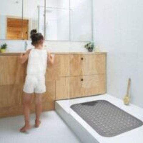 Trimec – Tapis de douche antidérapant 80 x 50 cm – Ventouses puissantes – TPE bleu clair – Trous d'évacuation pour séchage rapide
