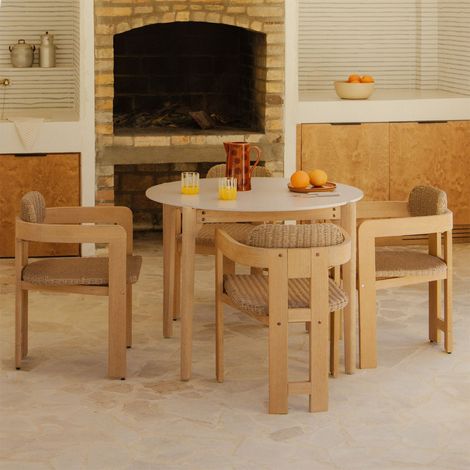 Set de table ronde Ø100 cm en ciment Xajul et 4 chaises de jardin en bois d'acacia et rotin synthétique Ginara SKLUM