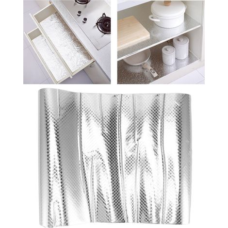 Protector de cocina autoadhesivo con forma de mariposa, fabricado en aluminio y PVC, repelente a la grasa e impermeable – 30 x 200 cm, color plata, para encimeras y armarios. (1/5)