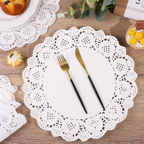 Paquete de 150 manteles individuales redondos de papel kraft blanco, de 34 cm de diámetro, manteles individuales rústicos con encaje, decoración de mesa ondulada desechable para comida, pasteles, manu