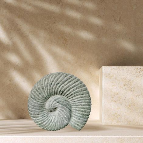 Escultura de concha de nautilus en piedra volcánica 20 cm (1/4)