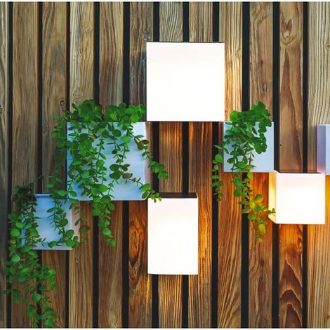 WALLY Aplique redondo con carga solar. Dimensiones ø39x8 cm. Luz fría LED. Fabricado en España