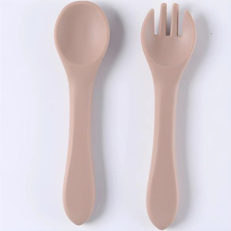 Cuillère en silicone marron clair pour bébés et enfants, convient aux enfants de 0 à 12 ans.
