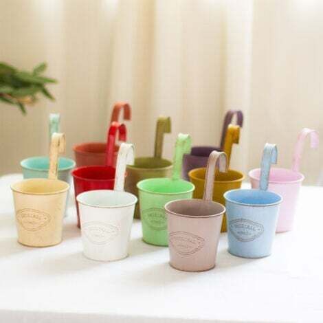 NALOOKAMIC 1 Pcs Pot de Fleur Suspendu en Fer Rouge Style Vintage Pots de Plantes pour Balcon Jardin Clôture (1/4)