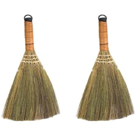 Ce lot de deux balais en bois faits main comprend des balais de nettoyage petits, légers et portables, parfaits pour le ménage. Ils permettent d'éliminer efficacement la poussière et de nettoyer