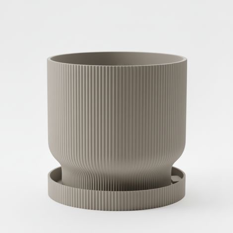Un pot de fleurs moderne gris clair avec une soucoupe, simple et fonctionnel. (1/3)