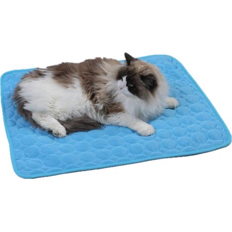Tapis rafraîchissant pour chien en soie glacée, idéal pour les chaudes journées d'été, à la maison comme en voyage. (1/5)