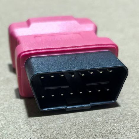 Available in one color only: red. Material: plastic. DB15 to OBD16 DS708 connector. (1/5)