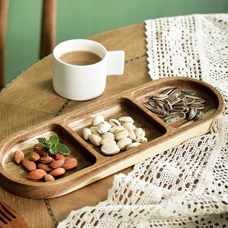 Contenitore giapponese con divisori e scomparti, un accessorio indispensabile in ogni cucina, versatile nel suo utilizzo, ad esempio come vassoio per insalata in legno o come oggetto decorativo. (1/4)
