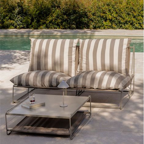 SKLUM Amaro 2-teiliges modulares Gartenset mit Sofa und umwandelbarem Beistelltisch Braun Tapioca - Braun Mokka (1/5)