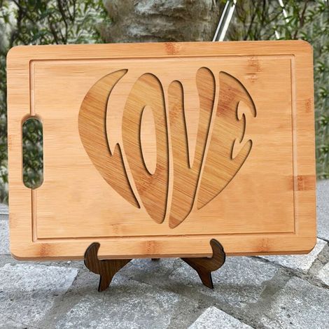 Planche en bambou "LOVE" romantique – Idée cadeau originale Saint-Valentin (1/5)