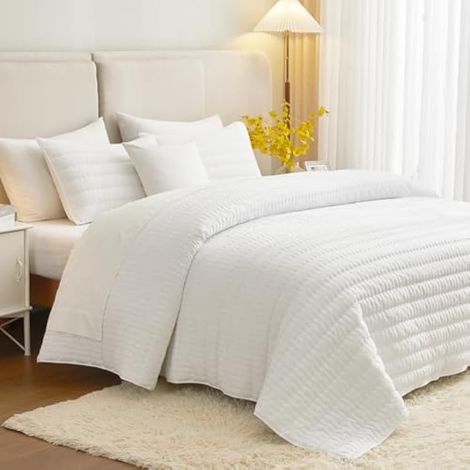 Parure de lit blanche avec taies d'oreiller, couvre-lit léger pour grand lit, couverture matelassée douce et confortable pour toutes les saisons, 1 couette (228,6 x 243,8 cm) et 2 taies (1/5)