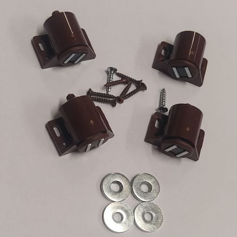 CONFEZIONE DA 2 PEZZI - CHIUSURE MANETICHE REGOLABILI PER ANTE - CON RISCONTRO E VITI - IN PLASTICA COLORE MARRONE