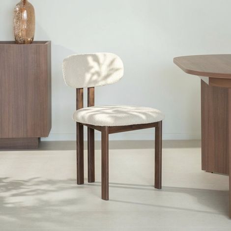 Japandi Esszimmerstuhl Miyo Bouclé Beige – Rahmen in Walnussoptik