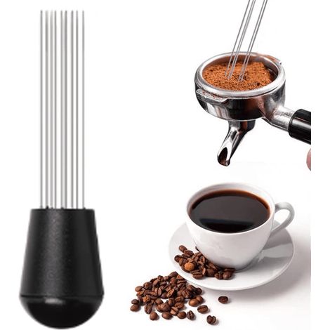 Questo set di accessori per espresso da 4 pezzi include un pressino per caffè, un bastoncino per mescolare e un montalatte da 53 mm. (1/4)