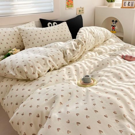 Parure de lit 2 pièces en microfibre avec housse de couette de 140 x 200 cm et 1 taie d'oreiller de 70 x 90 cm avec fermeture éclair Motif cœurs beige/marron (1/5)