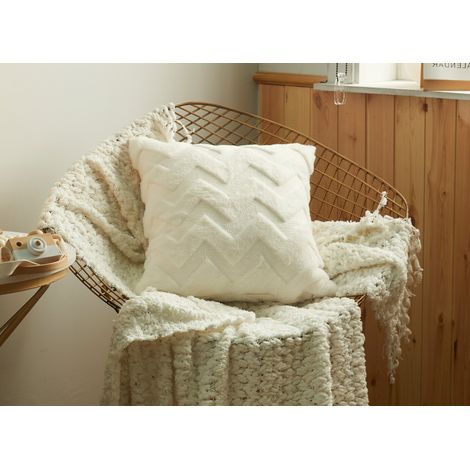 Coussin carré 45x45 cm en tissu doux motif chevron beige HARRY (1/2)