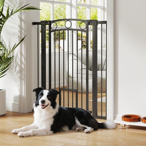 Cancelletto per animali domestici alto 106 cm con larghezza regolabile, porticina per gatti integrata, per scale e stipiti delle porte, nero (1/5)