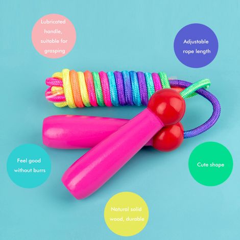 Corde à sauter arc-en-ciel réglable pour enfants avec poignée en bois pour les activités sportives en extérieur (1/5)