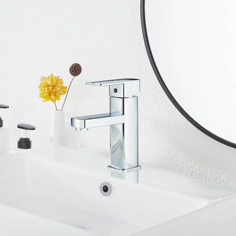Bathroom Basin Mixer Taps with Slotted Pop Up Waste Washroom Hot and Cold Basin Tap Single Lever Chrome Bathroom Sink Faucet (1/5)
