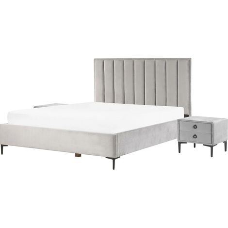 Ensemble de Chambre à Coucher Lit Double 160 x 200 cm avec Coffre et 2 Tables de Chevet Assorties en Velours Gris Clair Moderne et Glamour Beliani (1/5)