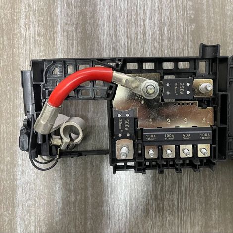 Boîte bis fusibles von batterie Cavonrlac 84237808 84509531